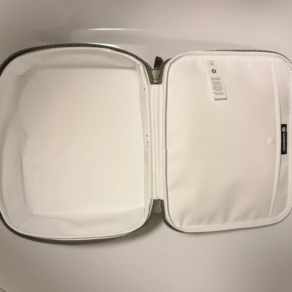 Lululemon Green/ White Travel Lunchbox - Picture 2 of 5